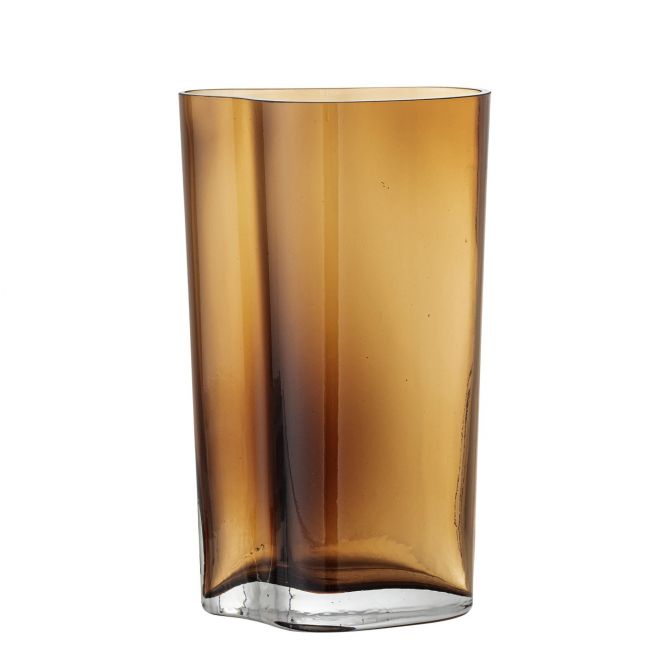 Bloomingville Vase Benia Glas Braun 20cm. Schlanke kurvige Blumenvase aus braunem Glas. Skandinavische Glasvasen und Deko bei nicenordic.de