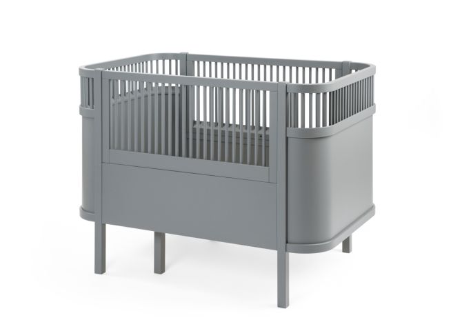 Sebra Babybett Baby & Junior Grau FSC. Sebra Bett in classic grey. Verlängerbar, mitwachsend, erweiterbar. Von Baby bis ungefähr 5 Jahre. Skandinavische Babyzimmer und Kinderzimmer Möbel und Deko bei nicenordic.de